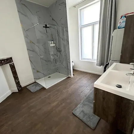 Spacious Townhouse In 펜션