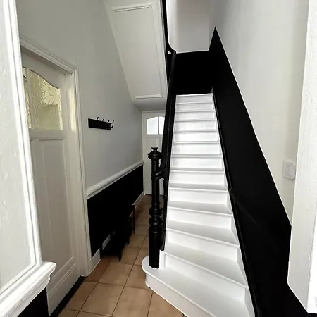 Spacious Townhouse In
